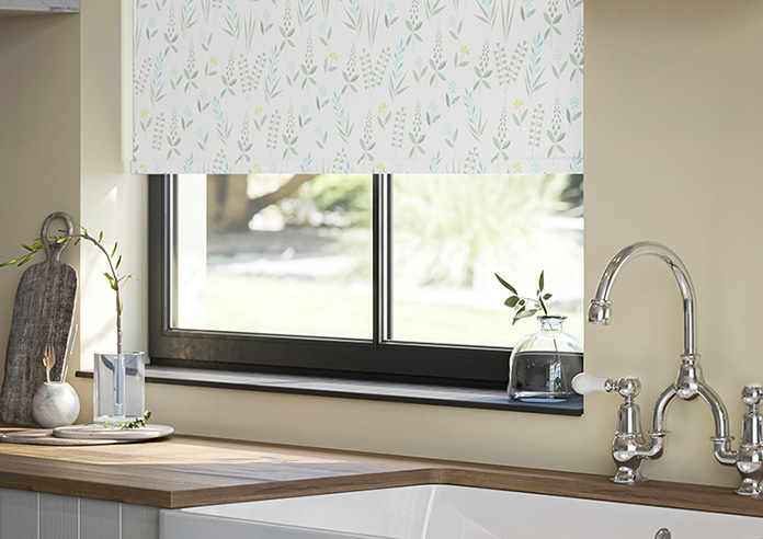 Woodland Phlox, Dew - Twist&Fit Roller Blind - Image 5